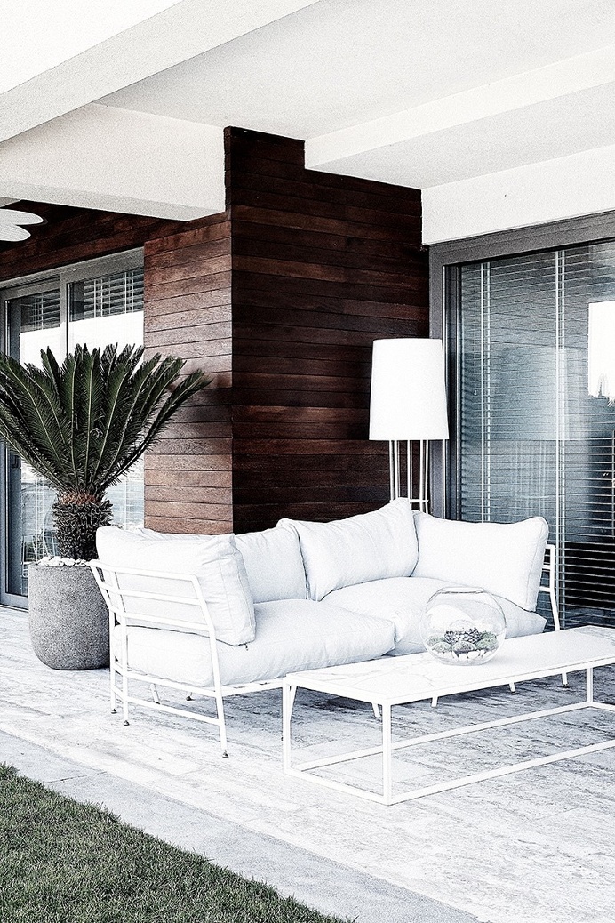 MC House / Escape From Sofa