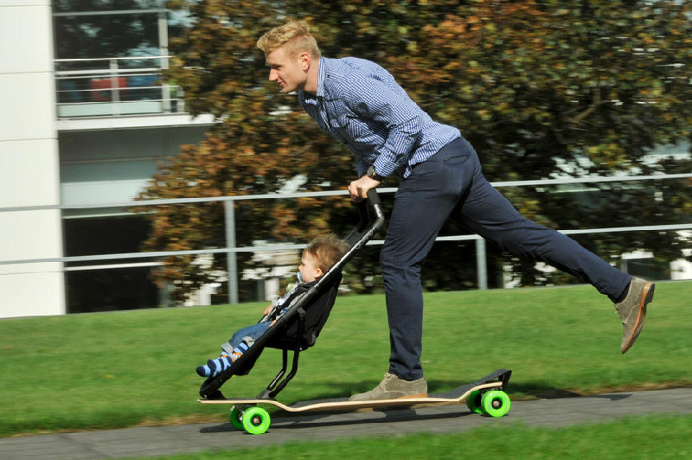 Quinny and Studio Peter van Riet have created the first longboard stroller for families living in urban areas looking for an eco-friendly wa #product #design #industrial