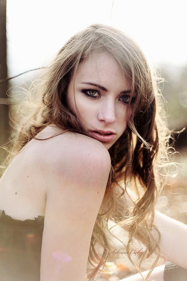 Beautiful Portrait Photography Inspirations by Sabrina Cichy #Photography #femaleModel #portratis #Beauty