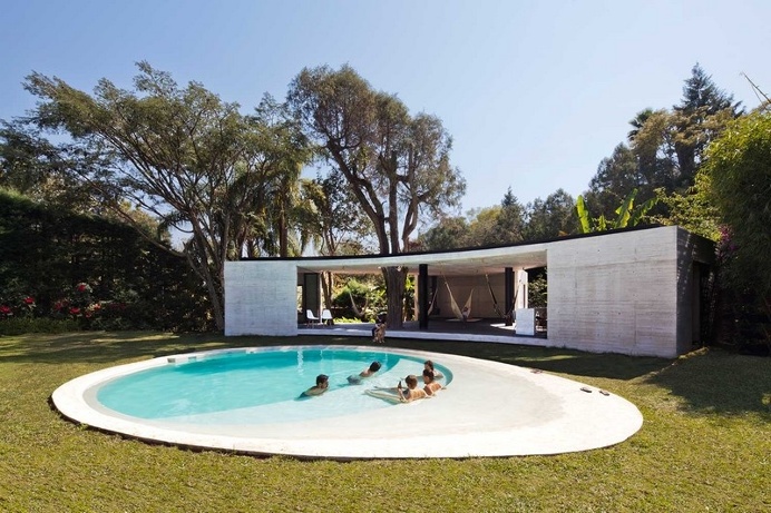 Tepoztlan Lounge – Modern Concrete Bungalow by Cadaval & Sola-Morales