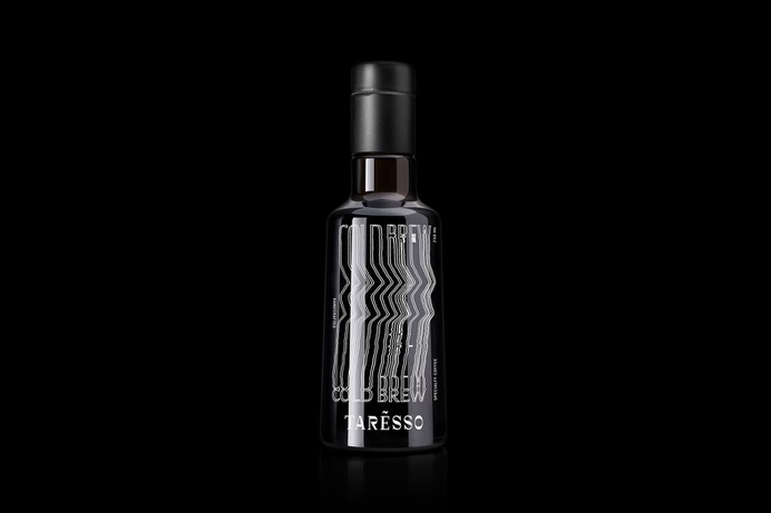 Taresso Cold Brew Packaging - Mindsparkle Mag Taresso designed by Luminous Design Group is a superior quality coffee processing and distribution company. #logo #packaging #identity #branding #design #color #photography #graphic #design #gallery #blog #project #mindsparkle #mag #beautiful #portfolio #designer