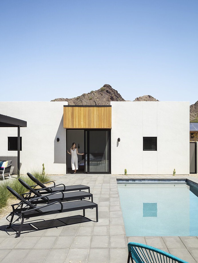 Pleats House in the Foothills of the Phoenix Mountain Preserve