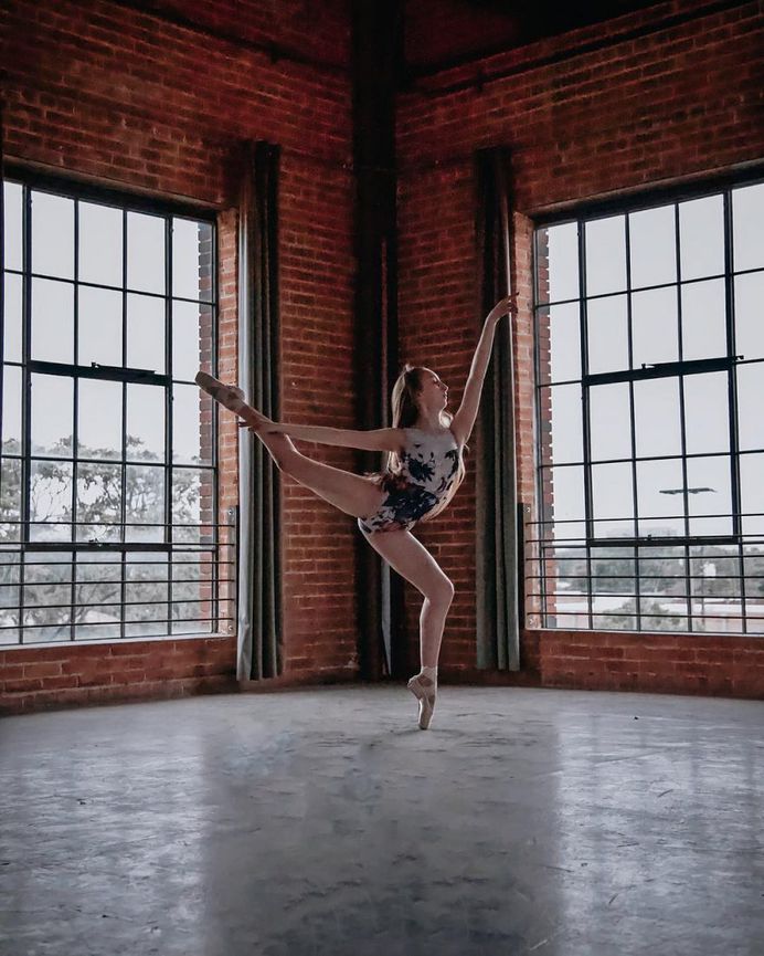 Marvelous Portraits of Ballet Dancers Practicing on The Streets of Dallas