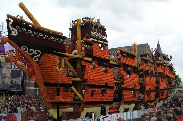 Bloemencorso Zundert 2012 Parade of flowers art ship #sculpture #of #art #flowers #parade