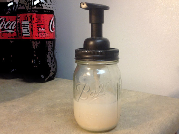 Cool Mason Jar Soap Dispenser Craft Tutorials #mason #bottle #jar #craft #diy