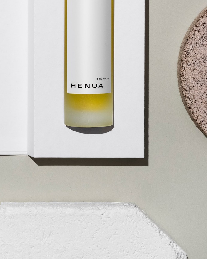 Henua Organics Branding - Mindsparkle Mag Henua Organics designed by Werklig from Finland offers a premium skincare line consisting of products that only contain certified organic ingredients. #logo #identity #branding #design #color #photography #graphic #design #gallery #blog #project #mindsparkle #mag #beautiful #portfolio #designer