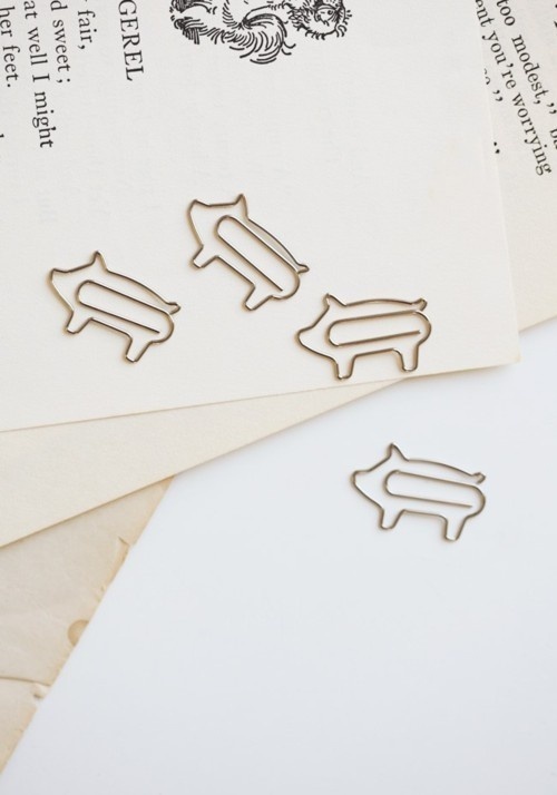 Piggy paper clips from Ruche