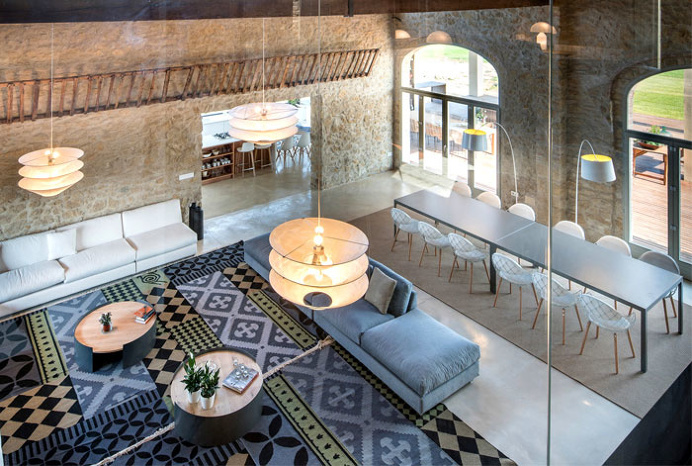 House with Historic Spirit Restored by Gloria Duran - InteriorZine