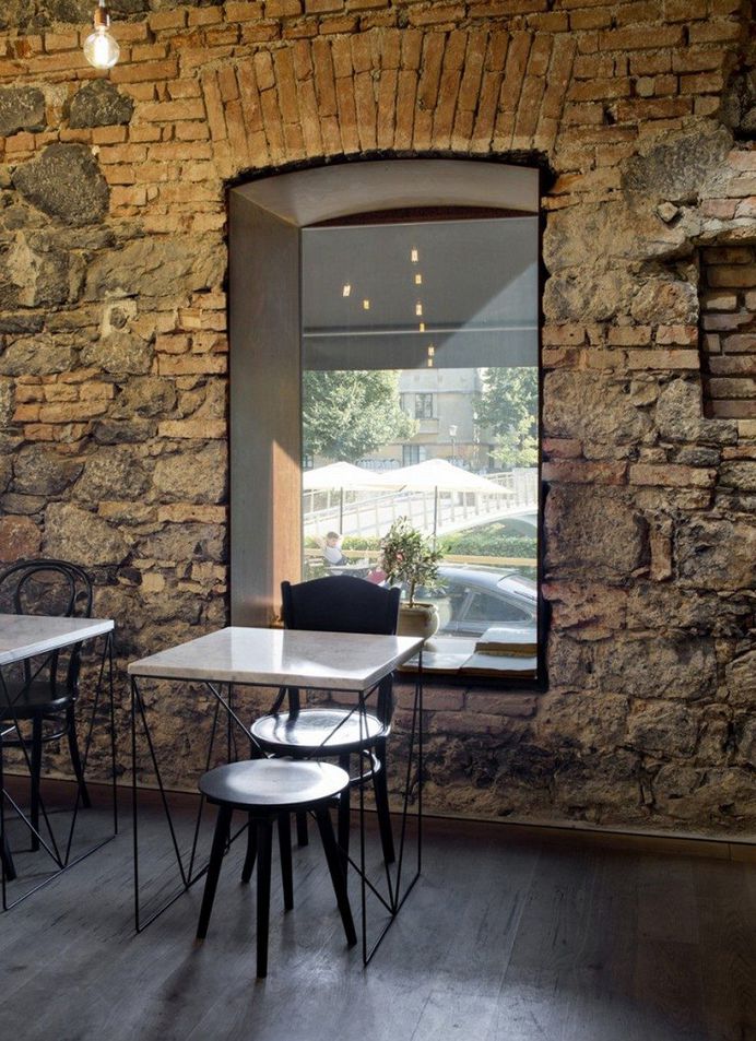EK Bistro: The Naked Bar in the 19th Century Ljubljana Corner Building 10