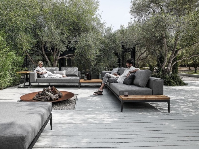 clean lines and flexible elements for cosy lounge