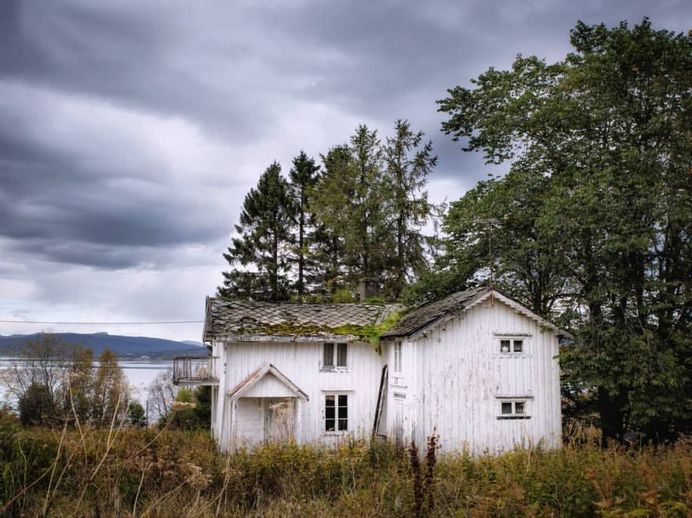 Britt Marie Bye Captures Abandoned Houses In The Arctic