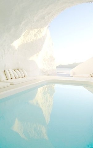 tumblr_mt6mvbpod81r2fkmzo1_400.jpg 377×600 pixels #white #water #pool #arctic #light