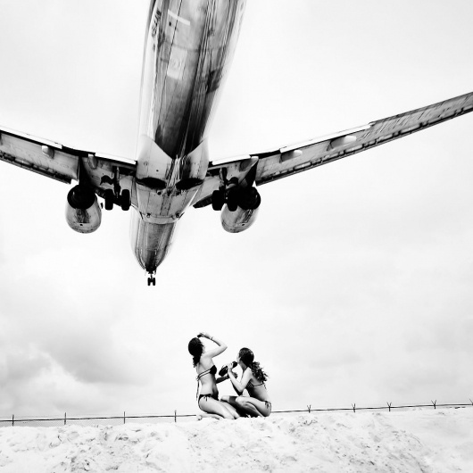 Josef Hoflehner – Jet Airliner « SIXAND5 – Inspiration webzine #airplane #photography #hoflehner #beach #josef