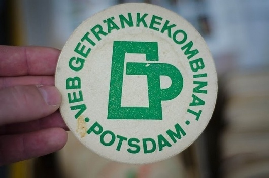 G H O S T A R M Y: Typografie und Grafikdesign auf Berliner Flohmärkten #icon #logo #beer