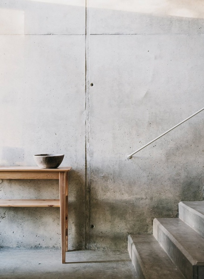 Ruang beton.  Rumah Borja & Lluc.  © Salva López  #beton #tangga