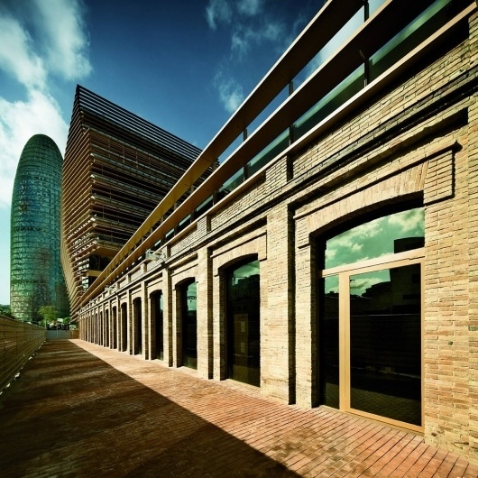 Architecture Photography: Head Offices Of CMT / Batlle & Roig Architects - Head Offices Of TMC / Batlle & Roig Architects (214062) - ArchDaily #urbanism #architecture