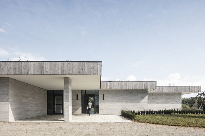 Mount Brydges House by Chris Collaris Architects