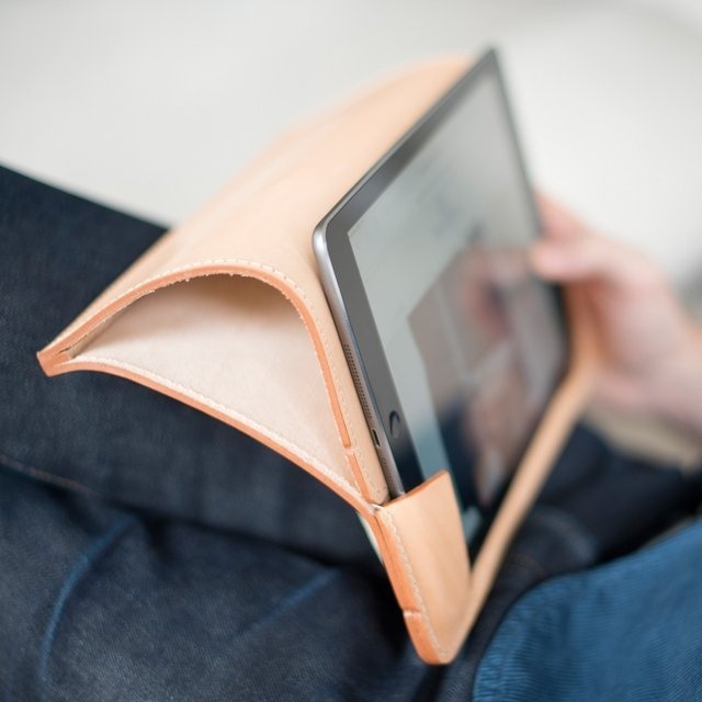 Dejean Leather iPad Case by Bleu de Chauffe #tech #flow #gadget #gift #ideas #cool