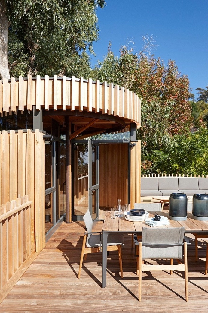 Contemporary Tree House Inspired by Timber Cabins in Cape Town 3