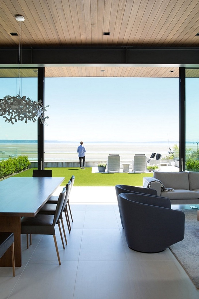 Tsawwassen Beach House by Frits de Vries Architect