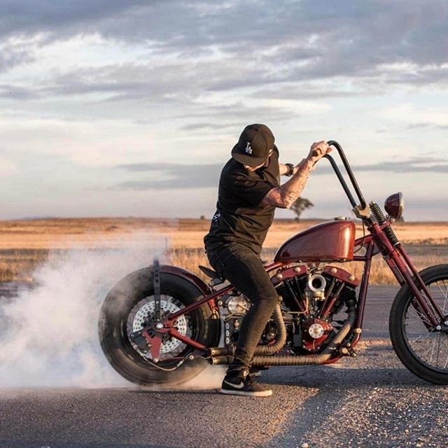 💨💨💨 #BurnOuts @feketefabrications Bobber Chopper Harley Davidson Motorcycle Lifestyle Custom Culture