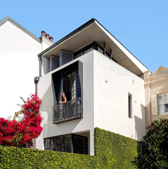 Luigi Rosselli Faced the Challenge to Reconstruct Terraced House in Sidney - InteriorZine