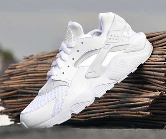 nike air huarache 318429 111 white pure platinum 01 Nike Air Huarache "All White" #nike #white #sneaker