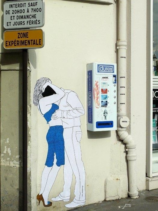Kissing Lovers Street Art by Claire Streetart | Cuded #lovers #streetart #kissing #art #street #claire