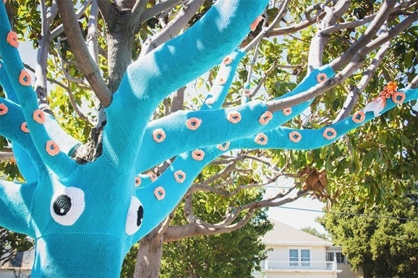 Yarn Bombed Tree Squid4 #squid #art #street