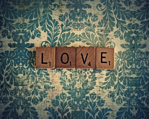 il_fullxfull.210875222.jpg 500×400 píxeles #scrabble #pattern #love #typography