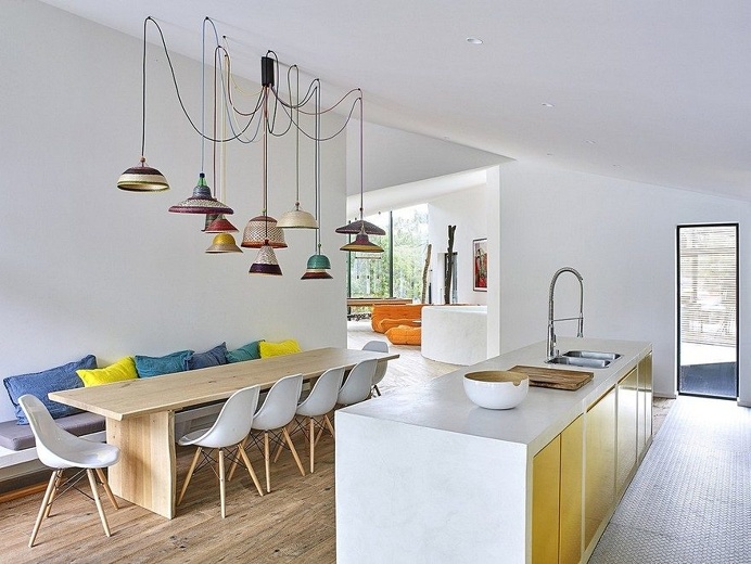 Modern Holiday House Inspired by Forest Cabins 6
