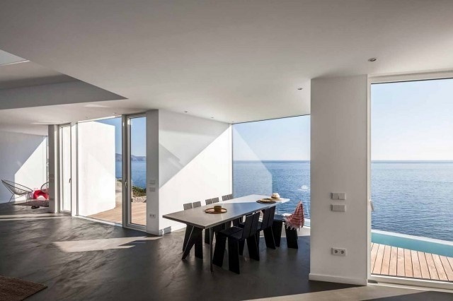 Geometric House with Several Points of View