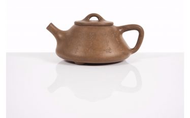 Teapot sandstone beige China - Era of the Republic #Sets #Teasets #Porcelainsets #Antiqueplates #Plates #Wallplates #Figures #Porcelainfigurines #porcelain