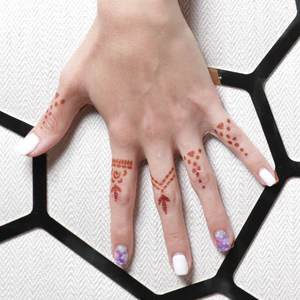 Various Elegant Henna Finger Tattoos Time to sing out and express your heart! Be ready for mouths to drop when you sport Mihenna's Aria Stencil for easy-to-use and unique henna finger tattoos.