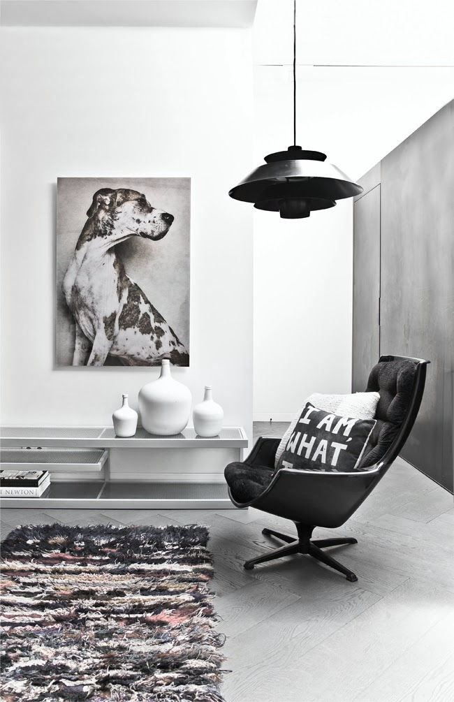 http://40.media.tumblr.com/86410020dcdaa8c4d20dac7a2e14ed4e/tumblr_ng4x7pGAIP1qkegsbo1_1280.jpg #interior #lamp #chair #photo #minimal