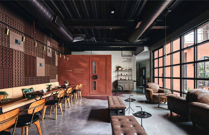 Clay Bricks Look Like Chocolate in a Restaurant Decor - InteriorZine #restaurant #decor #interior