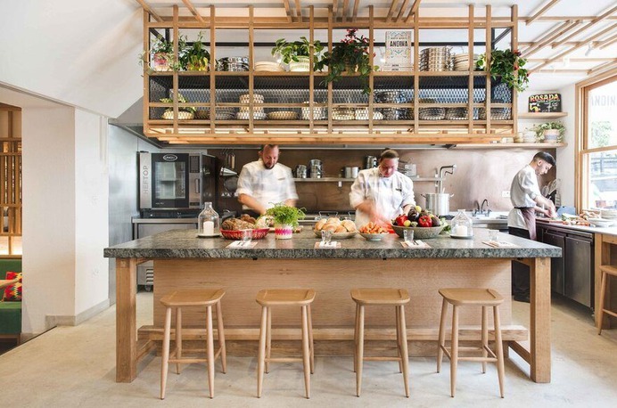 Café-Bakery, El Equipo Creativo