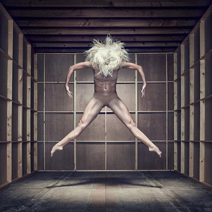 Impressive Portraits of Dancers and Acrobats by Tio Von Hale
