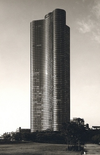 Image Spark dmciv #courtyards #chicago #towers #point #architecture #lake #tower #facades