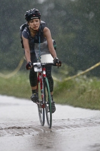 tumblr_lpatiijt3o1qmi5uvo1_500.jpg (466×700) #bike #rain #girl