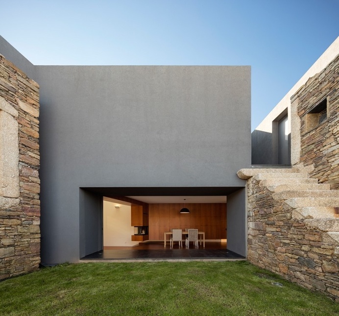 Vigario House is a Dialog Between Old and New / AND-RÉ