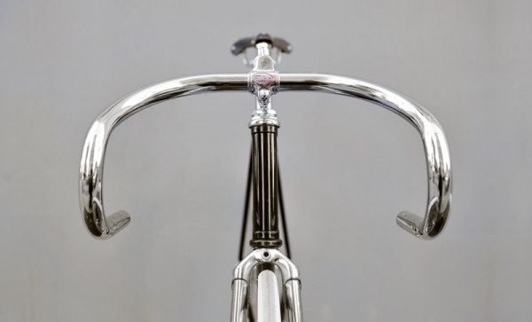 tokyo-bleep #white #bicycle #black #photogarphy #handlebars #and