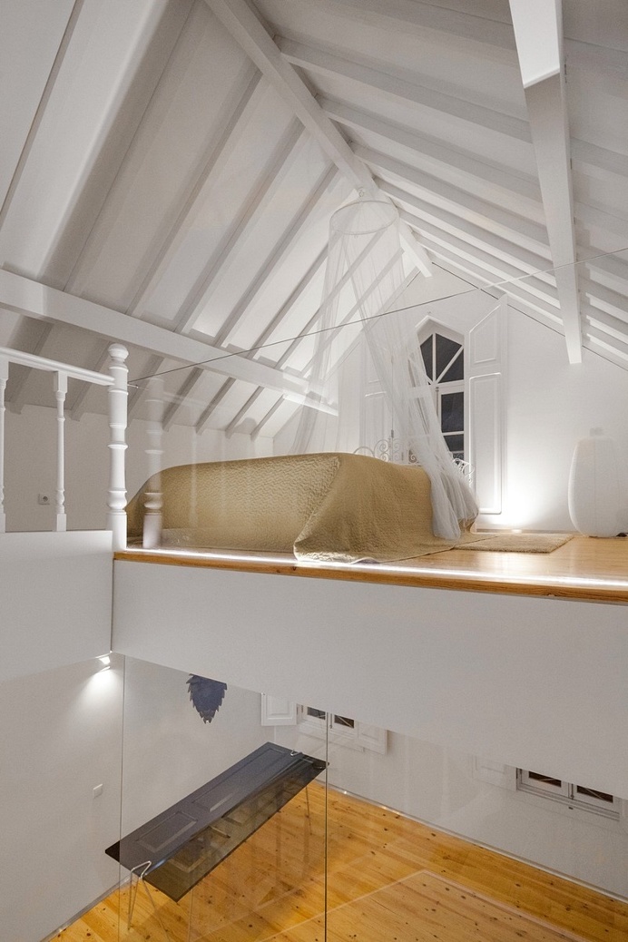 Three Cusps Chalet by Tiago do Vale Architects / Portugal