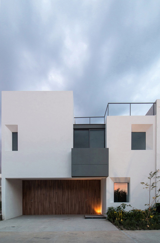 Sole Houses / SANTOSCREATIVOS + VTALLER