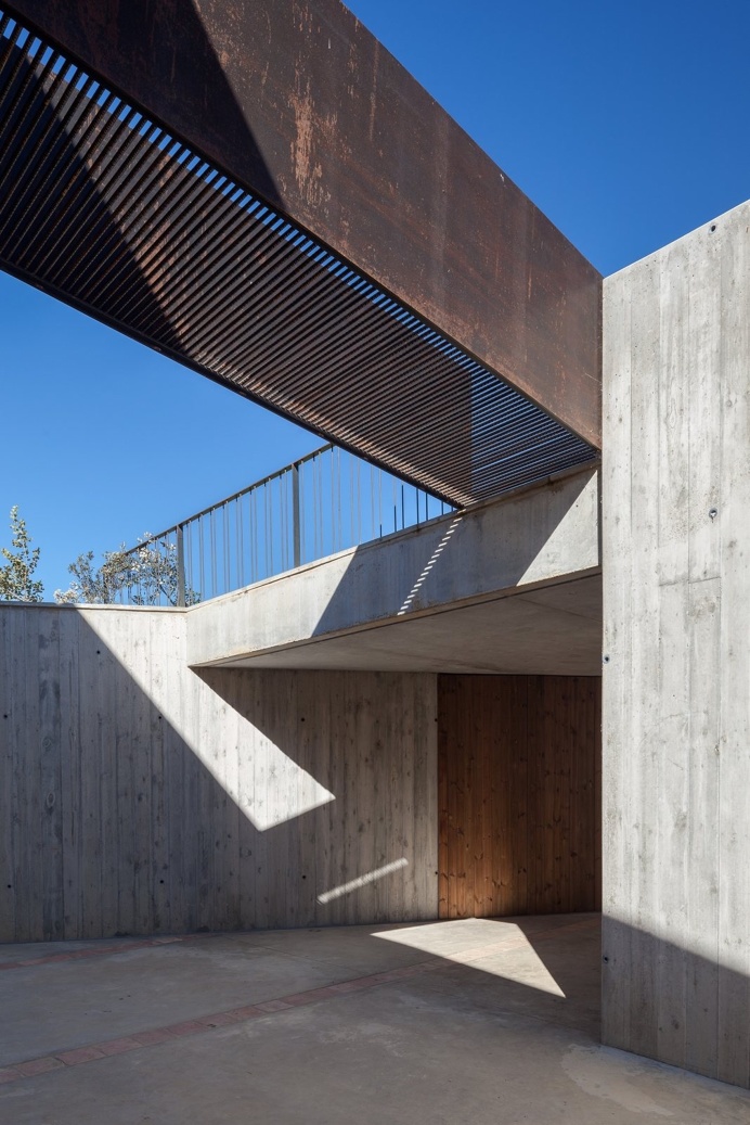 #Concrete #warehouse and steel #bridge. Farm Surroundings by Arnau Estudi d'Arquitectura. Photo by Marc Torra.