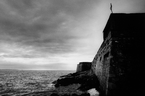 Philip Sayer | Anthony Gormley #sculpture #b&w #landscape #mono #photography #anthony #gormley