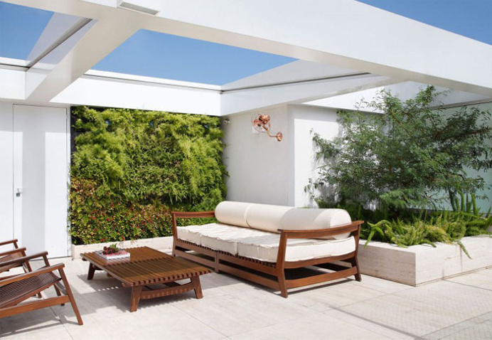 Modern And Comfortable Triplex by Izabela Lessa Arquitetura