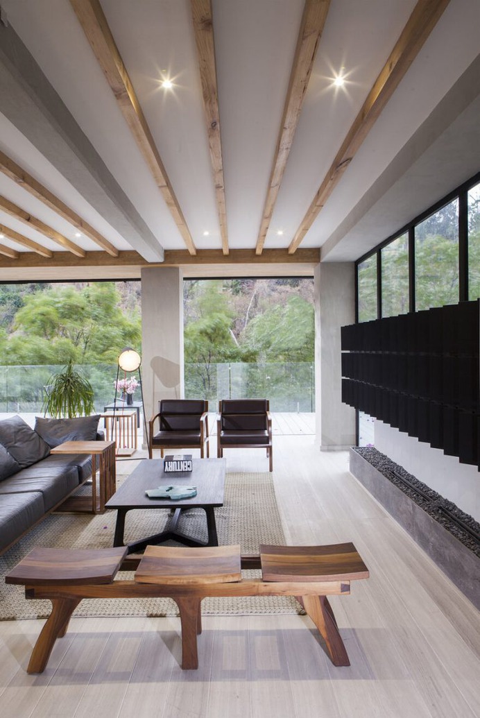 Paseo de las Lilas House / Taller David Dana