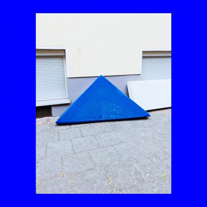 #vsco #mattress #urban #geometric PHOTOGRAPHIE © [ catrin mackowski ]