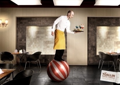 I Believe in Advertising | ONLY SELECTED ADVERTISING | Advertising Blog & Community » Don Toallín Paper Towels: Unicycle, Ball #advertisin